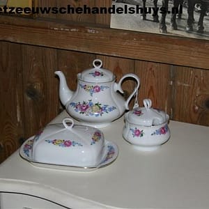 Theepot, suikerpot en botervloot