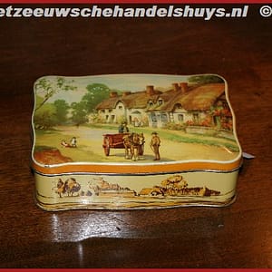 Oud blikje met afbeelding Boerenerf