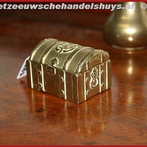 Zeer bijzonder miniatuur koperen kistje