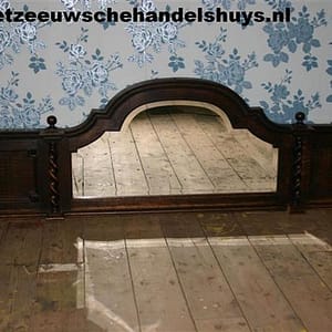 Spiegel in kopstuk kast