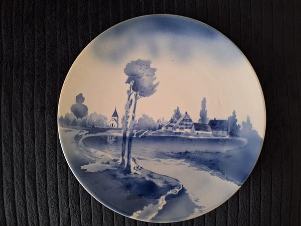 Oud bord in zachtblauwe kleur met landschap - Afbeelding 2